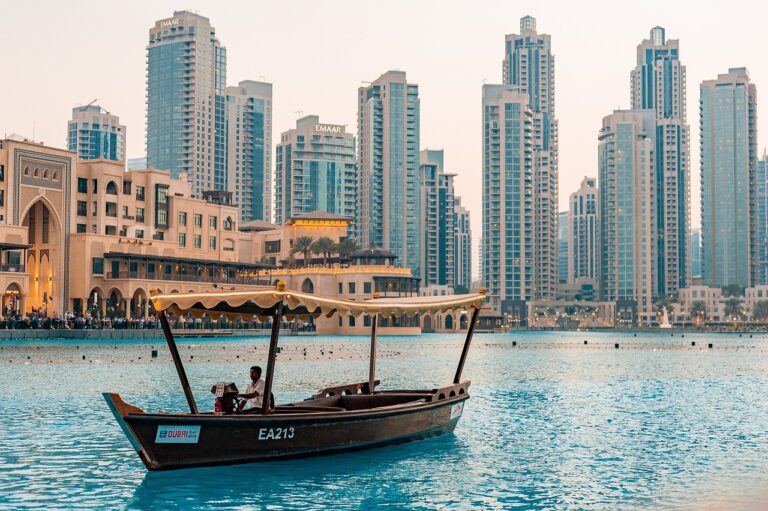 Can a foreigner buy a house in Dubai?